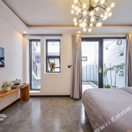 Dali Four Seasons Hostel Экстерьер фото